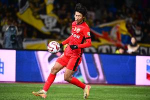 吕文君盛赞李新翔：海港亚马尔场下低调场上高调，小伙真棒！