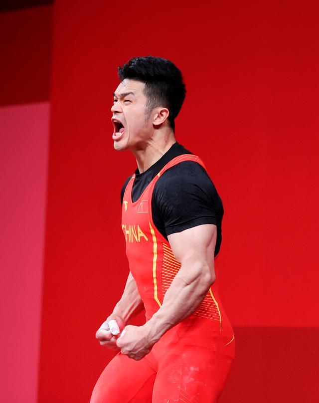 半岛体育APP-石智勇破世界纪录夺冠：无论哪个级别我都是王者！