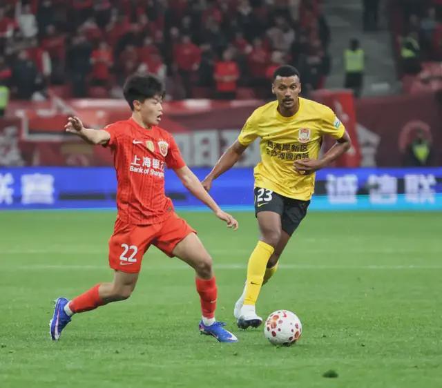 半岛体育APP-中超第二轮，上海海港4:1青岛西海岸